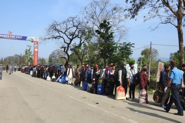 पश्चिमी सीमा नाका गड्डाचौकी भएर ६०० विदेशी पर्यटक भित्रिए पश्चिमी सीमा नाका गड्डाचौकी भएर ६०० विदेशी पर्यटक भित्रिए