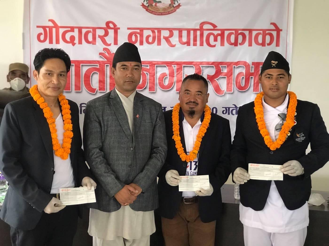 साग पदकधारी र प्रशिक्षकहरु सम्मानित