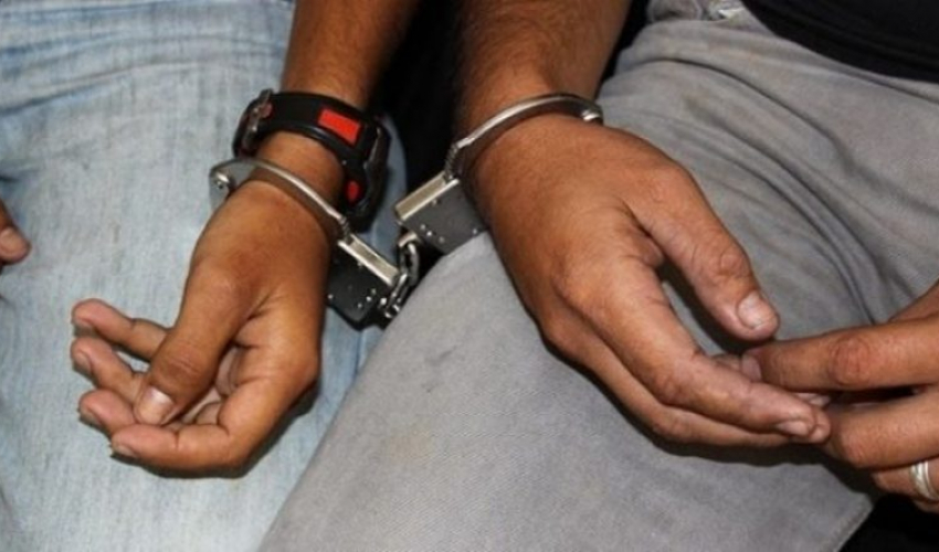 इटाभट्टीमा काम गर्ने क्रममा आफ्नै साथीकाे हत्या गरेर फरार रहेका २ जना ११ वर्षपछि पक्राउ इटाभट्टीमा काम गर्ने क्रममा आफ्नै साथीकाे हत्या गरेर फरार रहेका २ जना ११ वर्षपछि पक्राउ