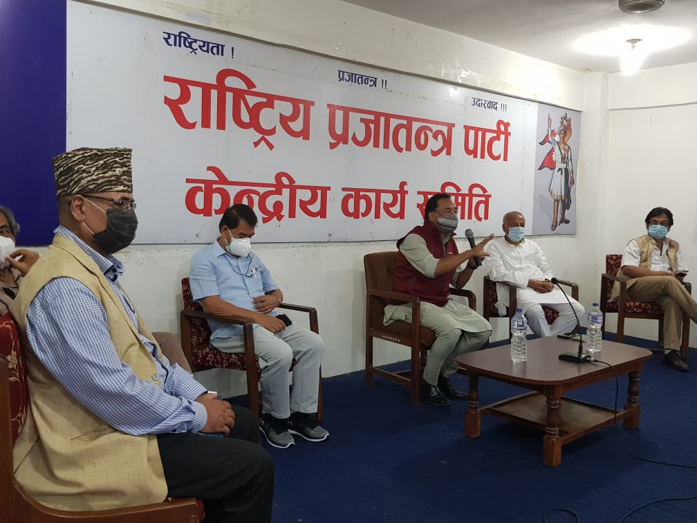 सिद्धान्तमा सम्झौता नगर्न थापालाई सदस्यहरुको सुझाव सिद्धान्तमा सम्झौता नगर्न थापालाई सदस्यहरुको सुझाव