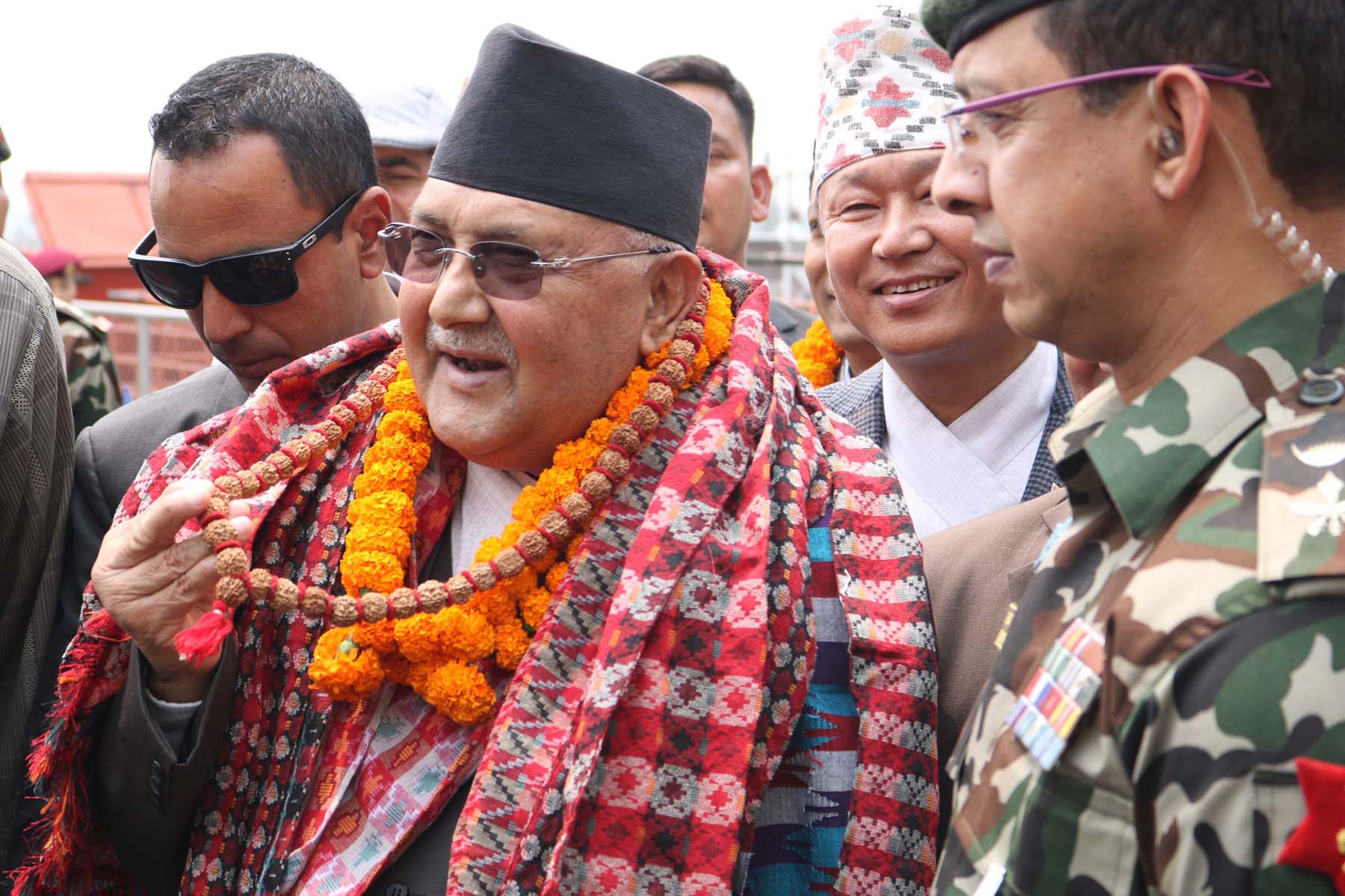 ओलीलाई भाेट हाल्नेलाई एक अर्ब ३६ करोडकाे बम्पर पुरस्कार: फुसकाे छानाेमा जस्तापाता लाग्दै ओलीलाई भाेट हाल्नेलाई एक अर्ब ३६ करोडकाे बम्पर पुरस्कार: फुसकाे छानाेमा जस्तापाता लाग्दै