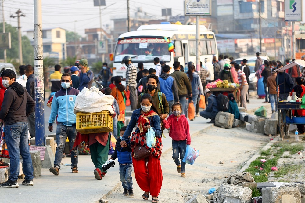 स्कुल–कलेज बन्द भएपछि घर जानेकाे भिड,उपत्यकाका विभिन्न क्षेत्रमा सवारी जाम स्कुल–कलेज बन्द भएपछि घर जानेकाे भिड,उपत्यकाका विभिन्न क्षेत्रमा सवारी जाम