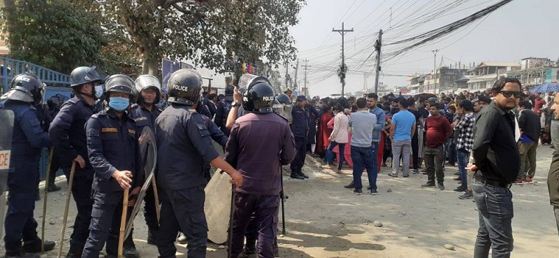 उर्लाबारीमा गत पुस ५ गते भएको हत्याका घटनामा प्रहरीले कडाइका साथ अनुसन्धान शुरु गर्याे उर्लाबारीमा गत पुस ५ गते भएको हत्याका घटनामा प्रहरीले कडाइका साथ अनुसन्धान शुरु गर्याे