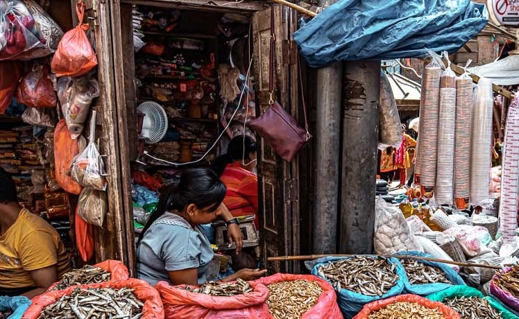 बजार अराजक बन्ने संकेत :मन्त्रीहरू बहुमत बटुल्न क्षेत्रतिर, व्यापारीहरू मूल्य बढाउतिर बजार अराजक बन्ने संकेत :मन्त्रीहरू बहुमत बटुल्न क्षेत्रतिर, व्यापारीहरू मूल्य बढाउतिर