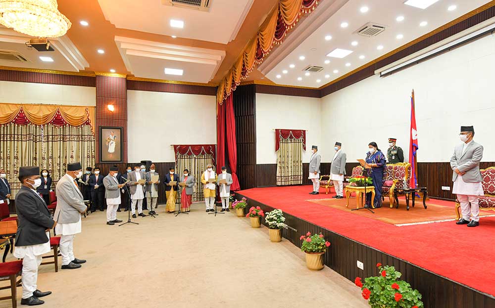नवनियुक्त सात मन्त्री र एक राज्यमन्त्रीले लिए पद तथा गोपनीयताको शपथ नवनियुक्त सात मन्त्री र एक राज्यमन्त्रीले लिए पद तथा गोपनीयताको शपथ