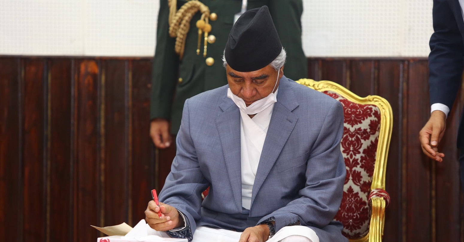 निर्वाचन केन्द्रित सरकार, कार्यकर्ता पोस्न ५ अर्ब वितरण गर्ने देउवा सरकारको बजेट ! निर्वाचन केन्द्रित सरकार, कार्यकर्ता पोस्न ५ अर्ब वितरण गर्ने देउवा सरकारको बजेट !