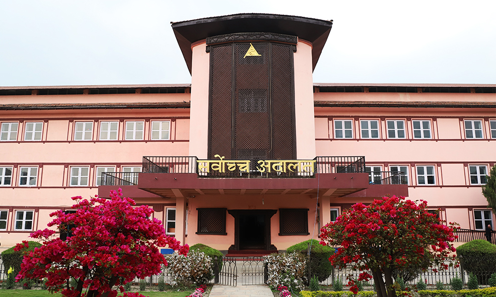 न्यायाधीशको दम्भ, वकिलको गुण्डागर्दीले अदालत ठप्प; न्यायको हत्या न्यायाधीशको दम्भ, वकिलको गुण्डागर्दीले अदालत ठप्प; न्यायको हत्या