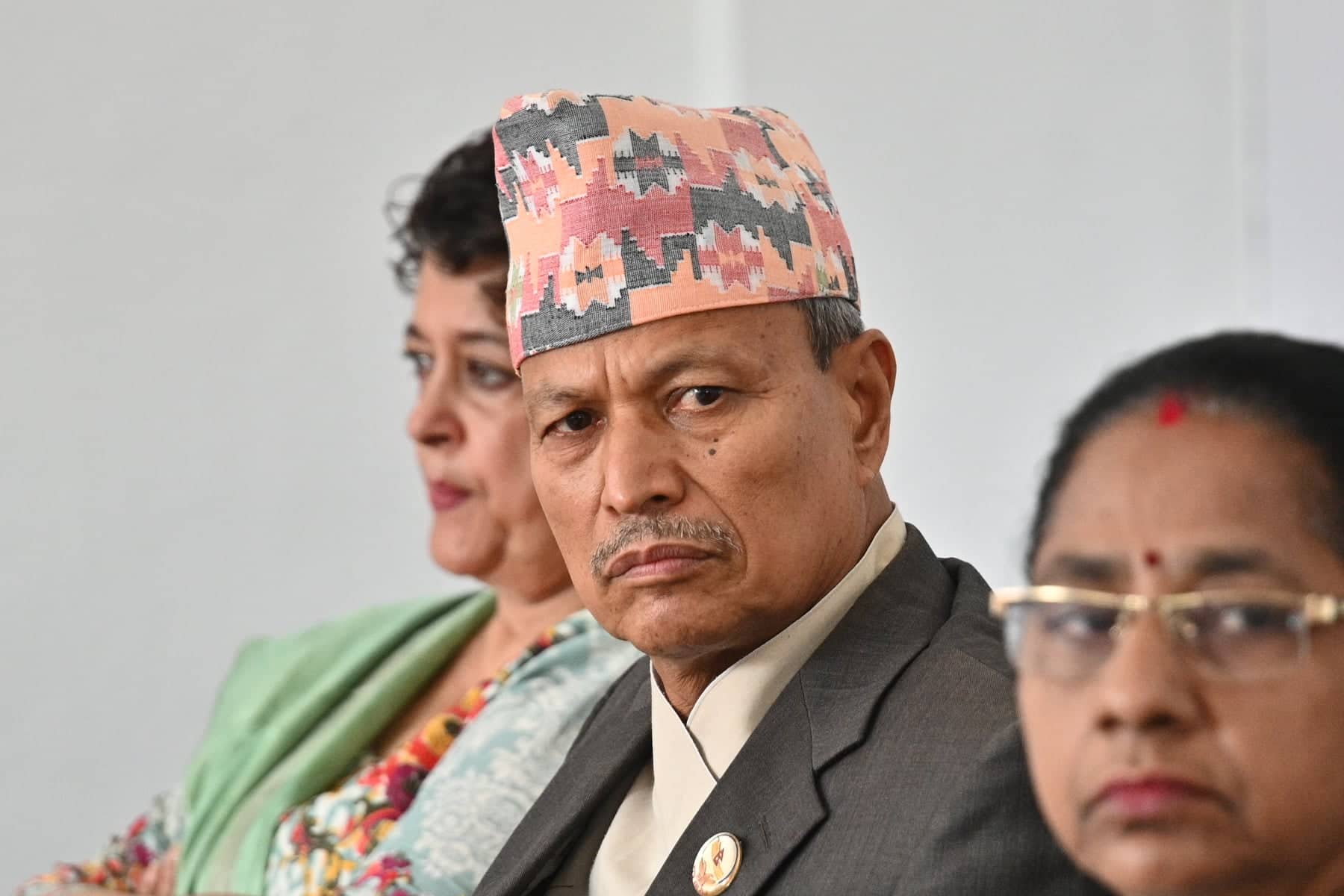 प्रधानमन्त्री संसदीय समितिको बैठकमा अनुपस्थित हुनु भनेको हिजोको गलत कार्यको निरन्तरता भएन र ? प्रधानमन्त्री संसदीय समितिको बैठकमा अनुपस्थित हुनु भनेको हिजोको गलत कार्यको निरन्तरता भएन र ?