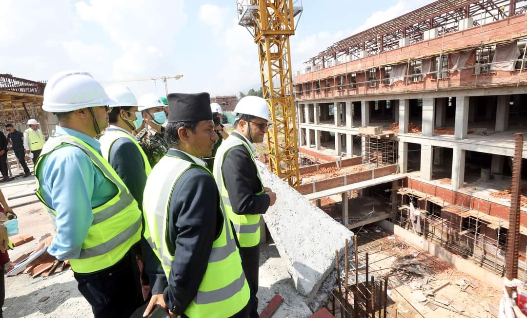 निर्माणाधिन संघीय संसद भवन अध्यक्ष तिमिल्सिनाद्वारा अवलोकन निर्माणाधिन संघीय संसद भवन अध्यक्ष तिमिल्सिनाद्वारा अवलोकन