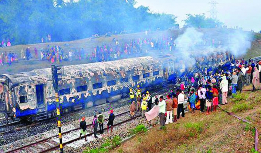 तमिलनाडुकाे एक रेलमा आगलागी हुँदा आठ जनाको मृत्यु तमिलनाडुकाे एक रेलमा आगलागी हुँदा आठ जनाको मृत्यु